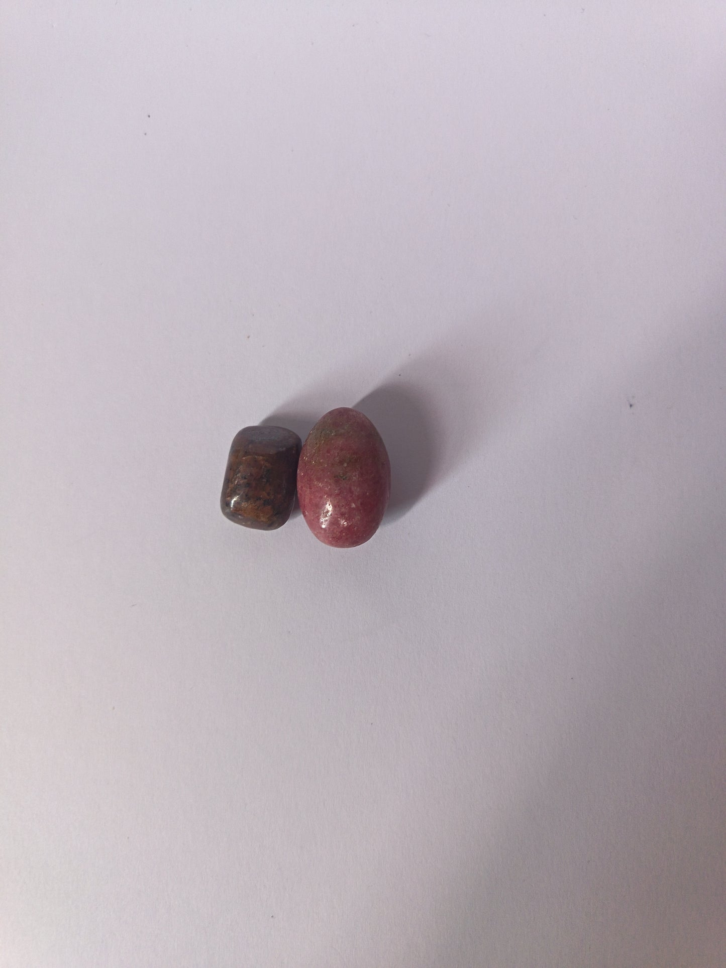 Pierre roulé rhodonite