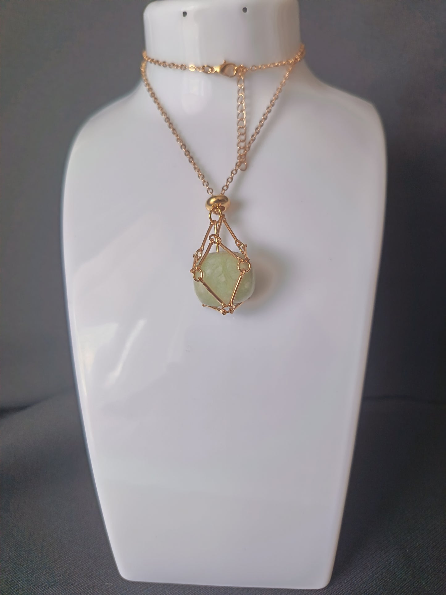 Collier porte pierre