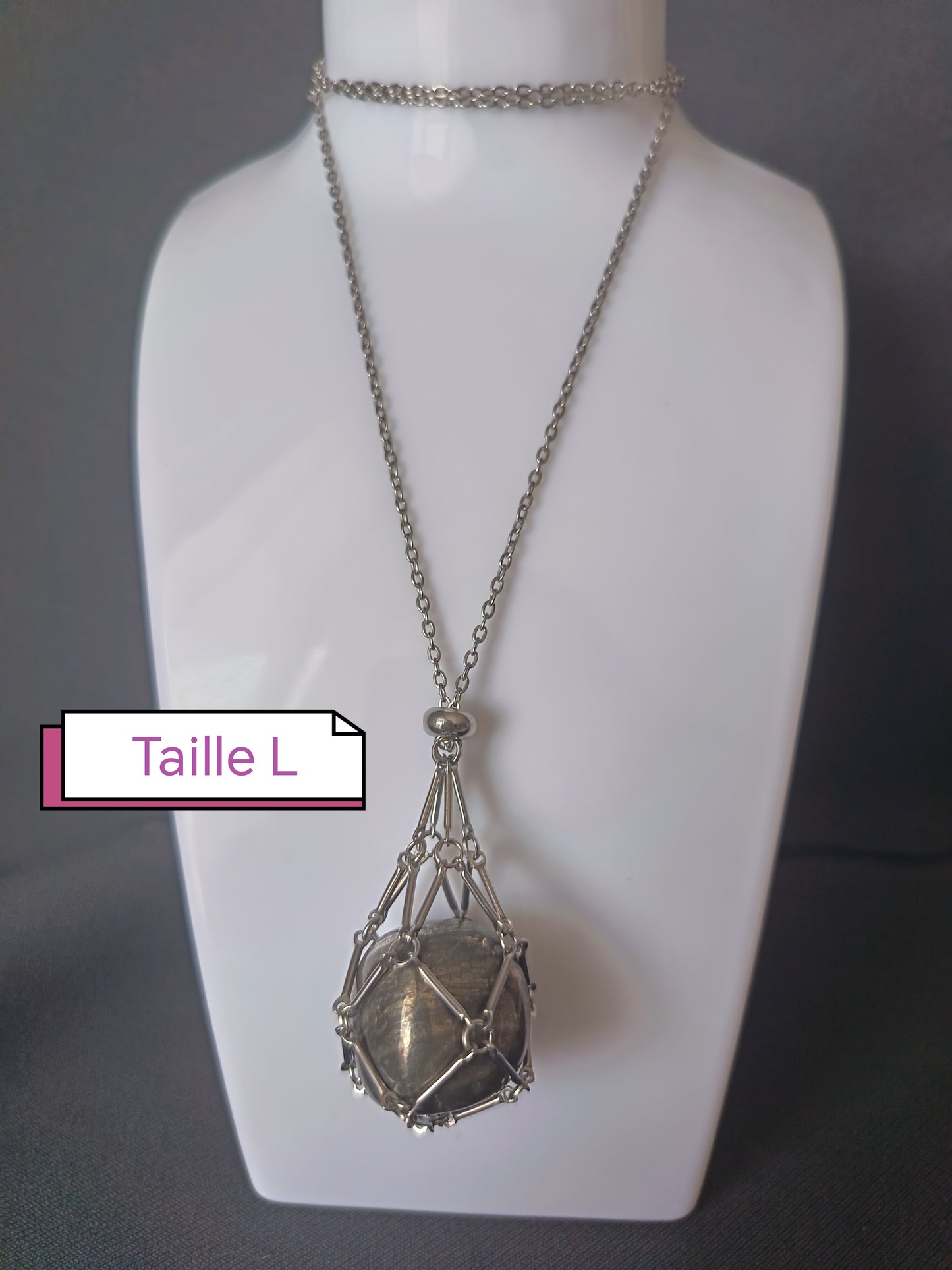 Collier porte pierre