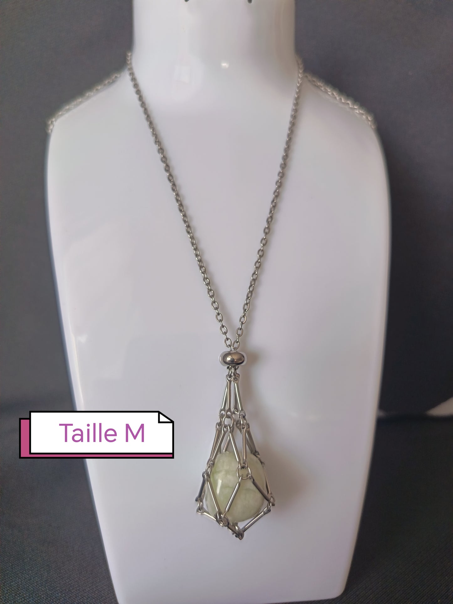 Collier porte pierre