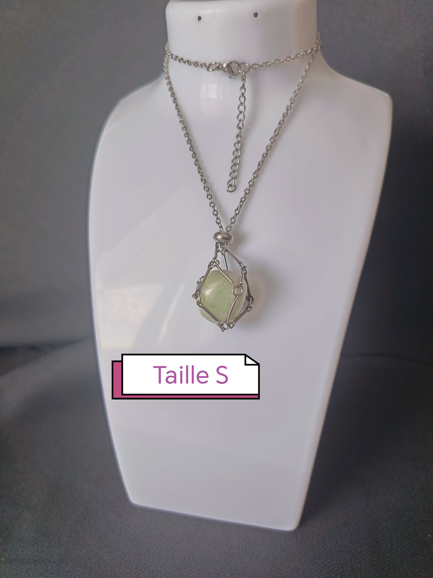 Collier porte pierre