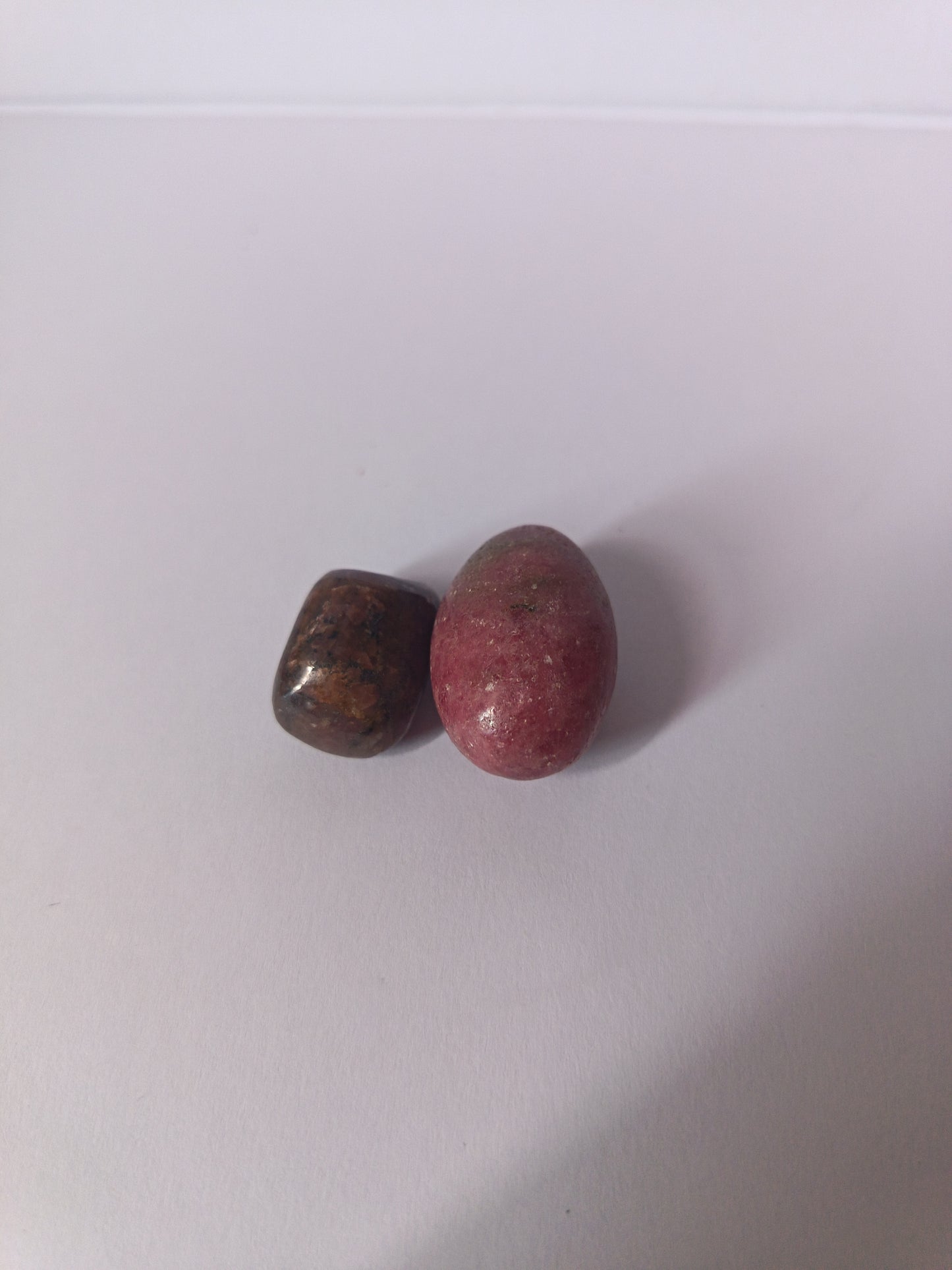 Pierre roulé rhodonite